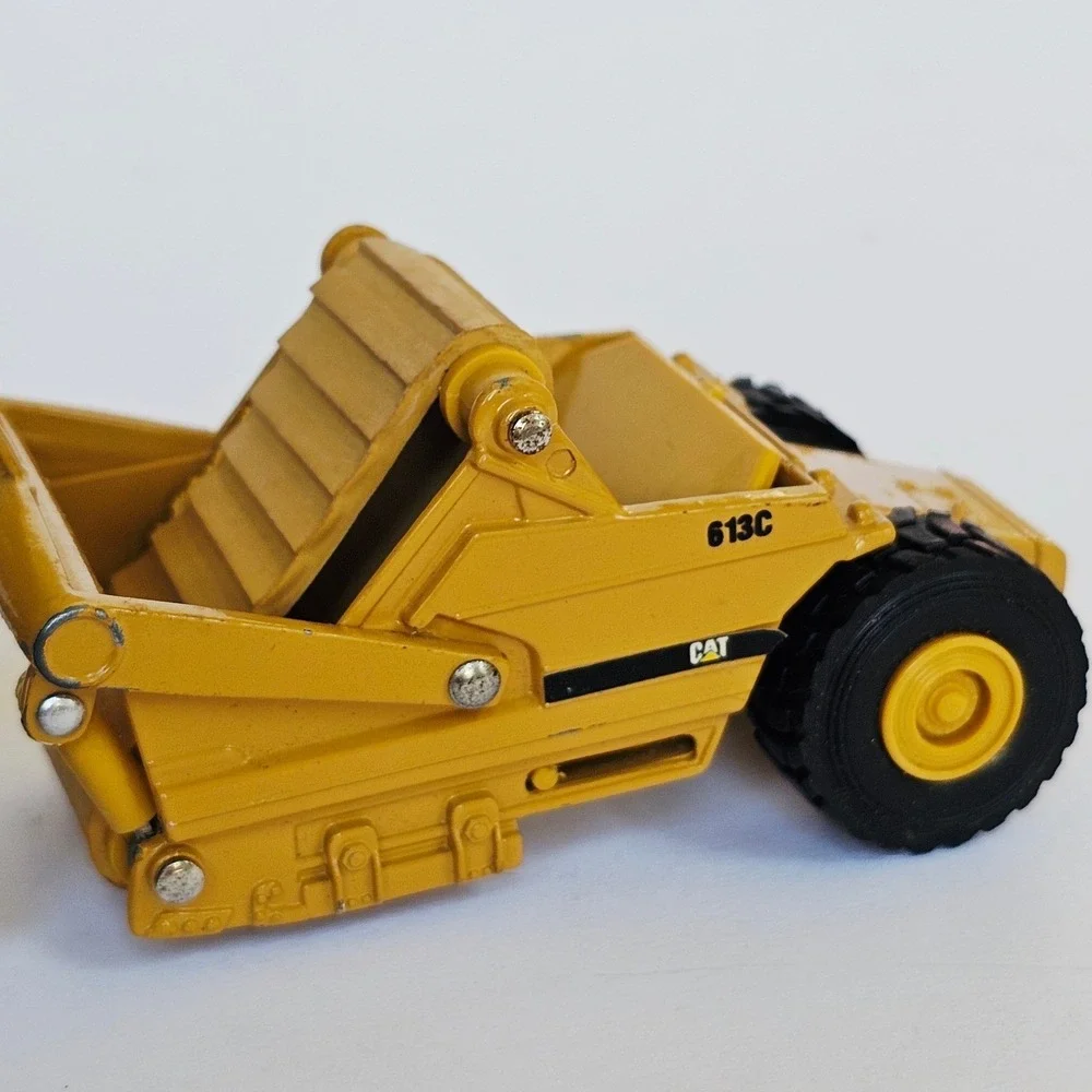 Vintage Ertl Caterpillar 613C Elevating Scraper Die-Cast‎ Construction Toy Cat